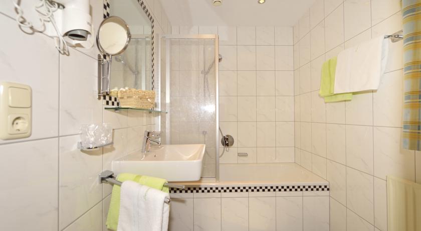 Hotel Garni Viktoria Санкт Антон ам Арлберг Стая снимка