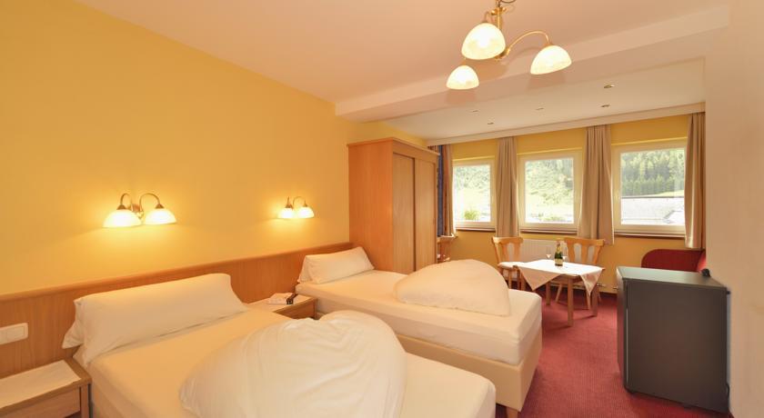 Hotel Garni Viktoria Санкт Антон ам Арлберг Стая снимка